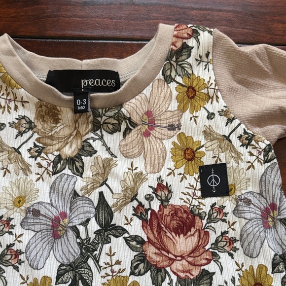 Small shop Floral Baby Romper - Picture 2 of 3